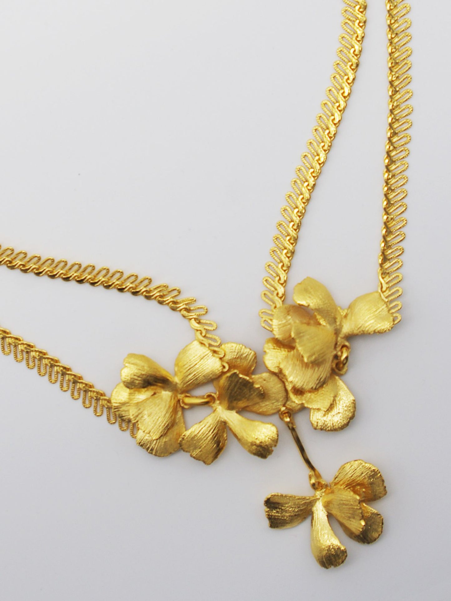 Flora gold flower necklace
