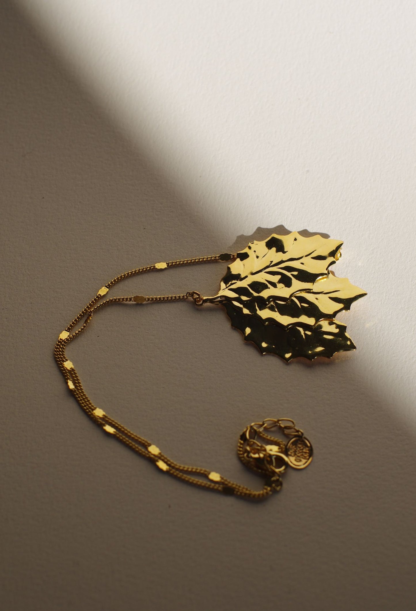 Austine Leaf Necklace Gold