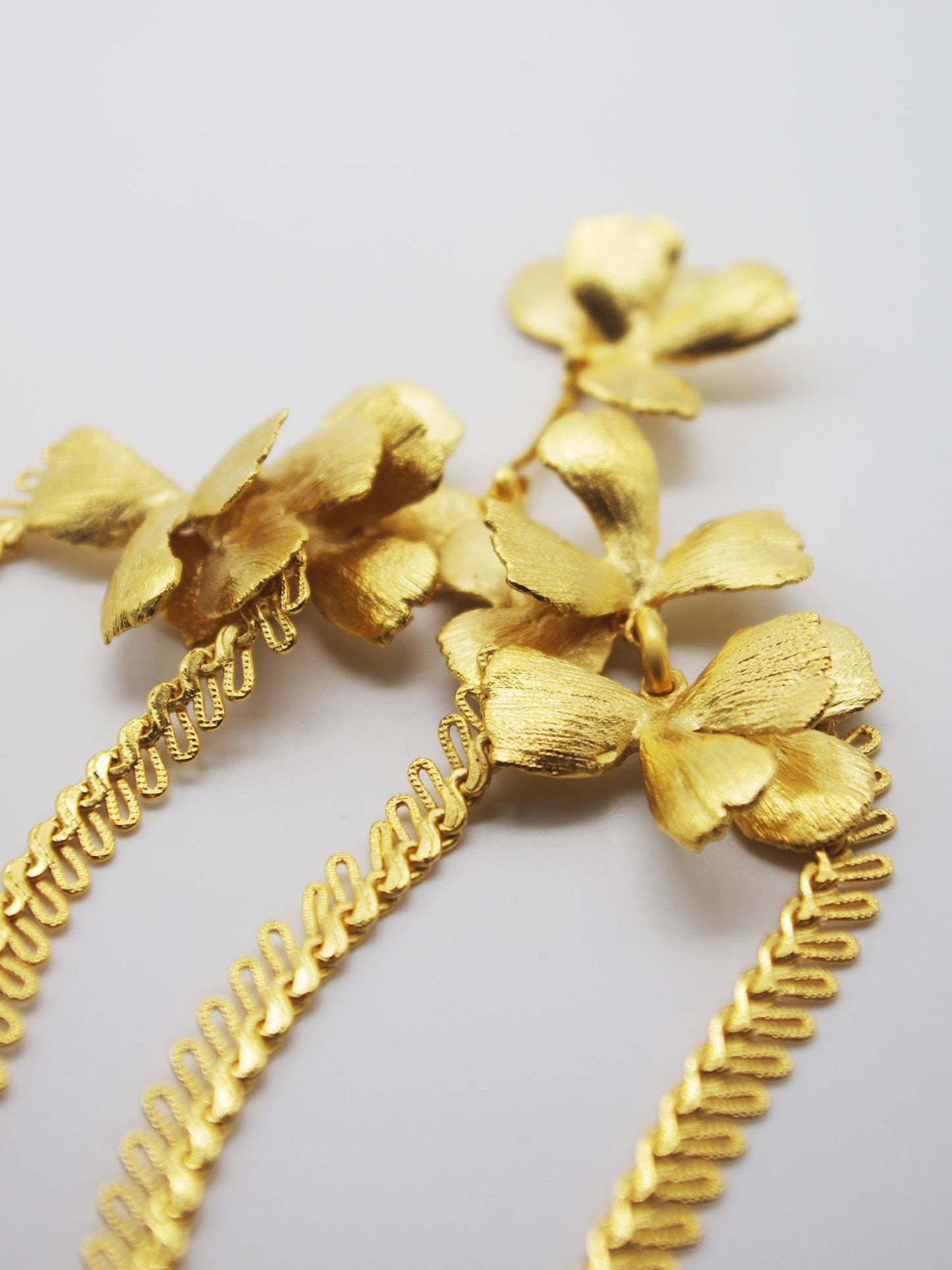 Flora gold flower necklace