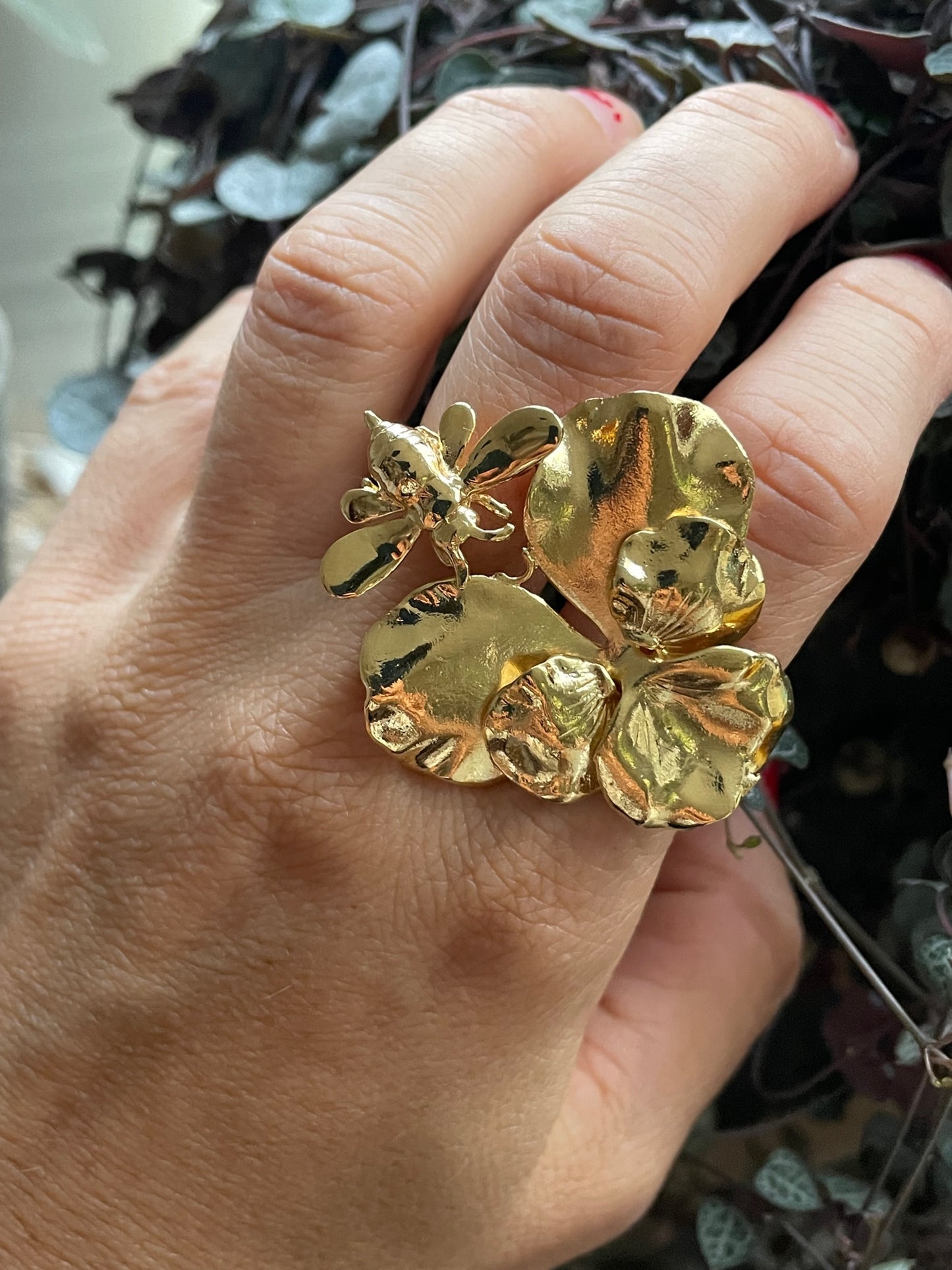 Double Two Fingers Pansy Bee Gold Ring