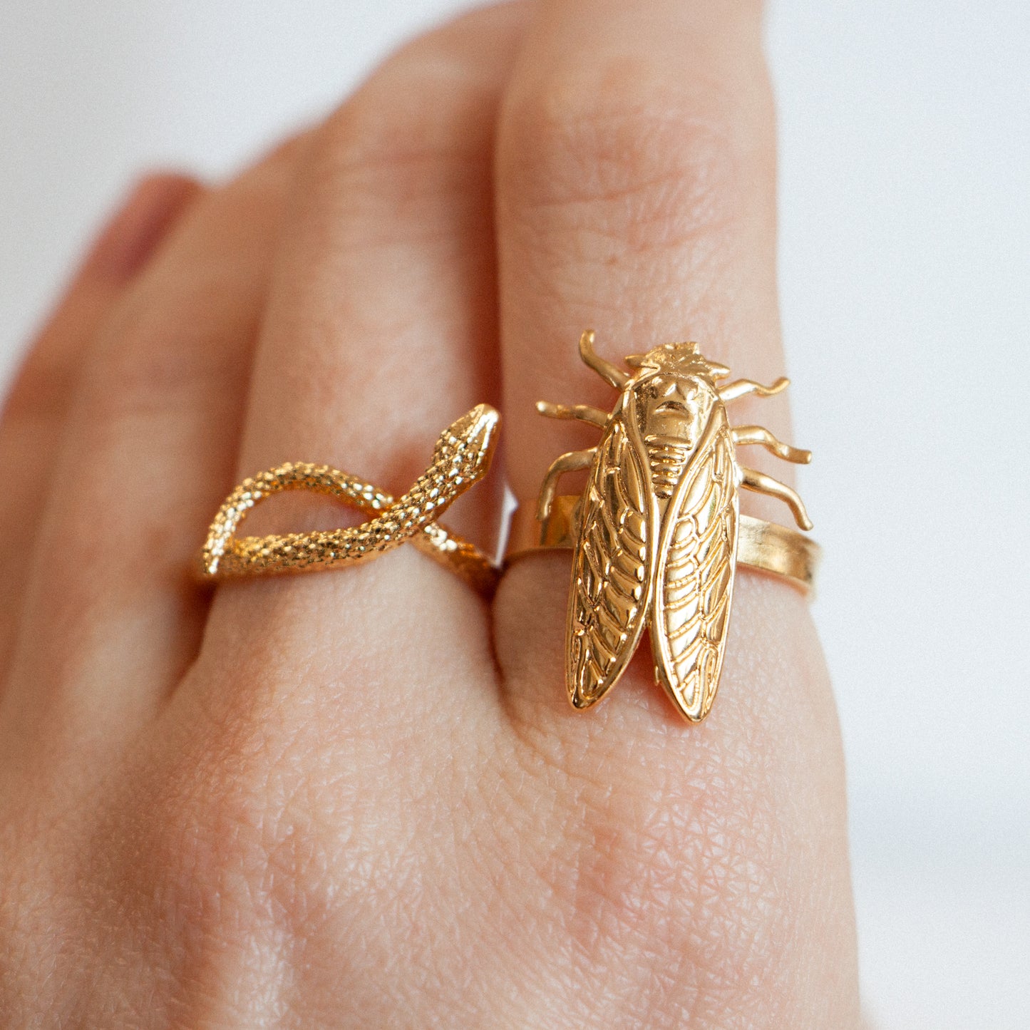 Petite Cigale Cica gold ring