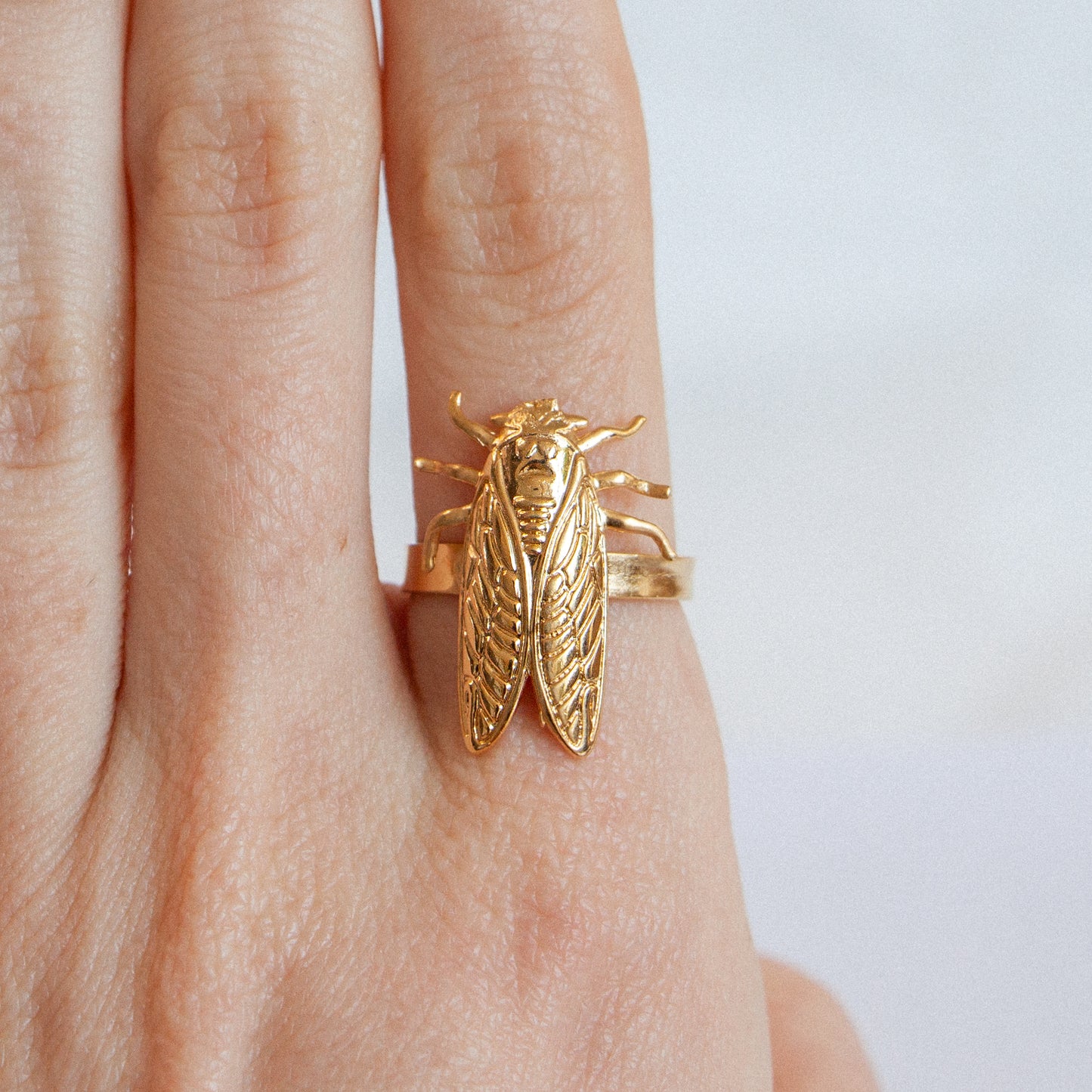 Petite Cigale Cica gold ring