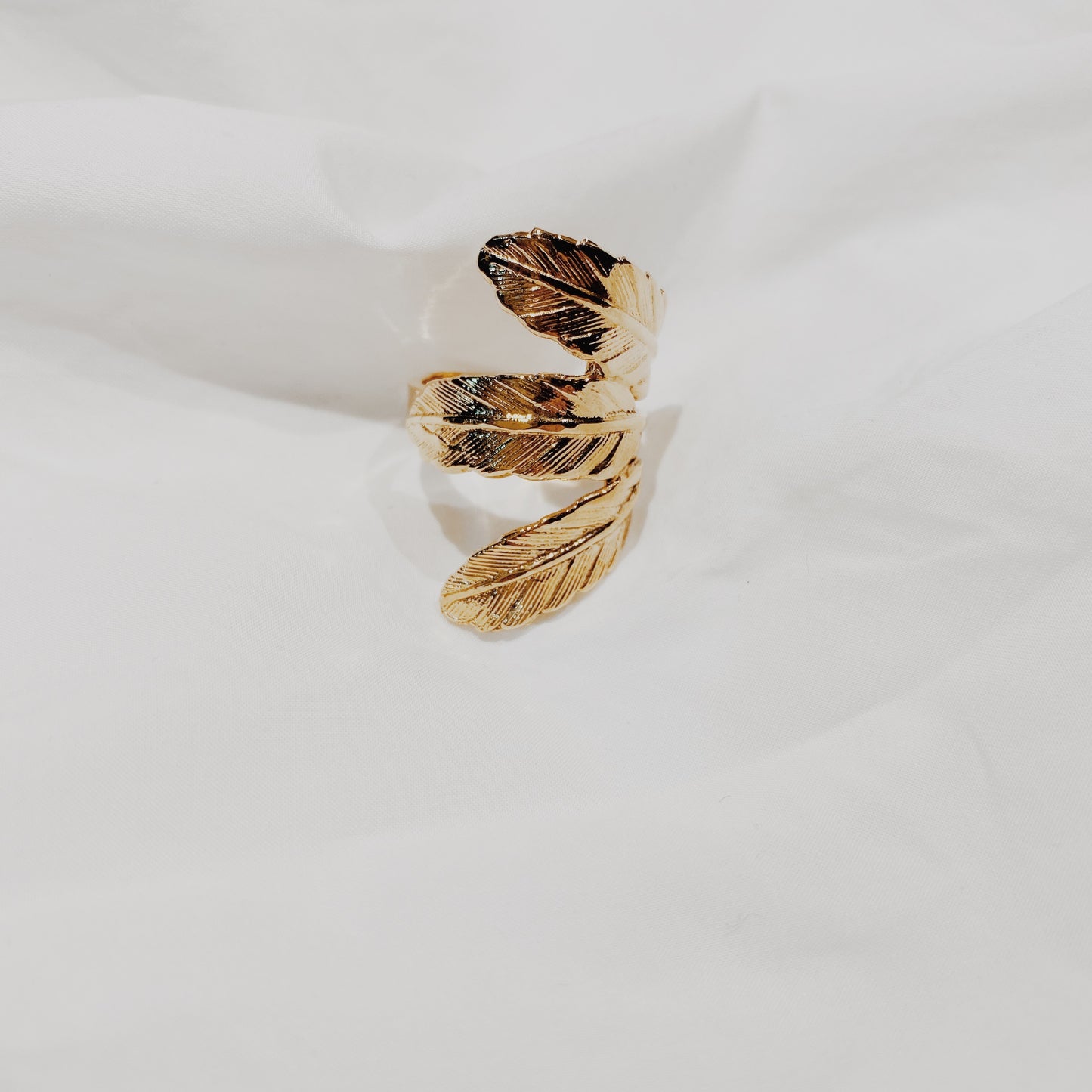 3 Feathers Gold Ring