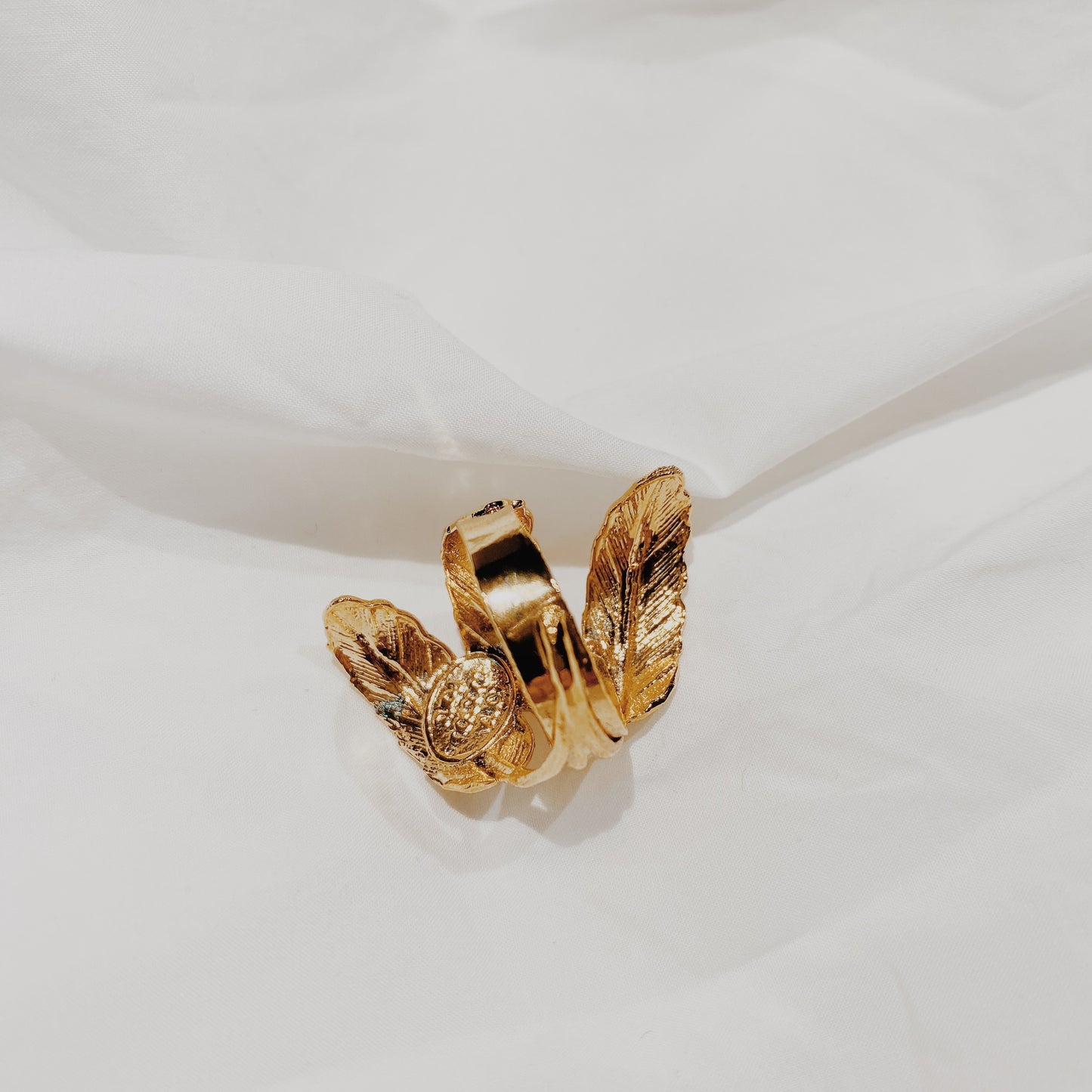 3 Feathers Gold Ring