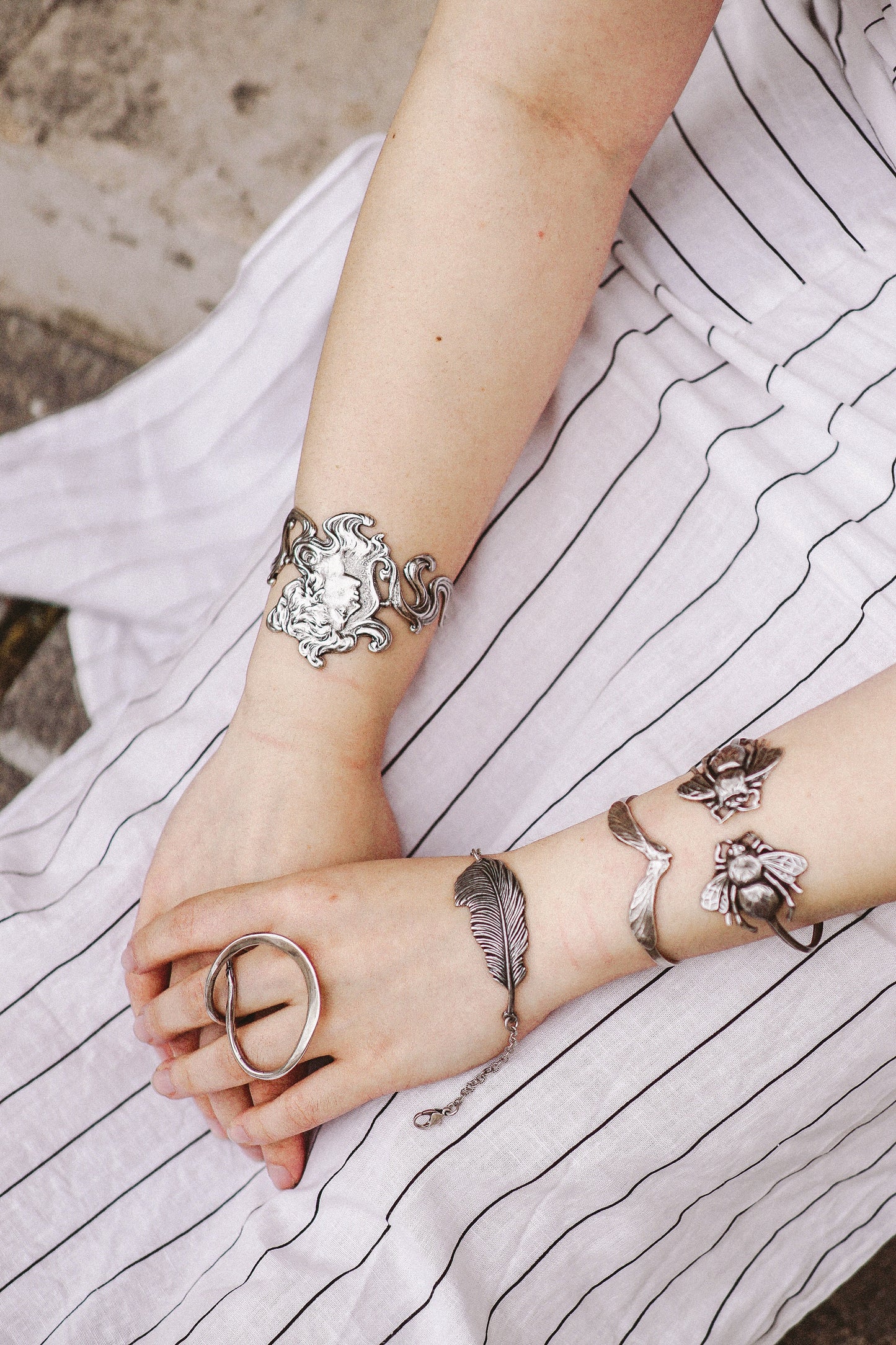 DOUBLE BEE BRACELET