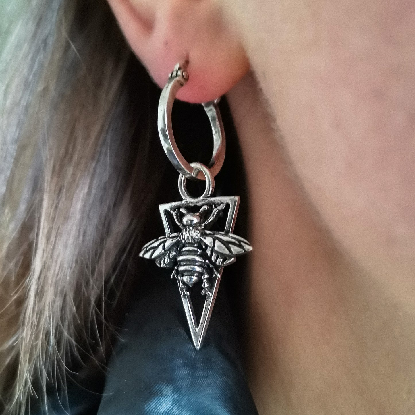 Pendant bees earrings