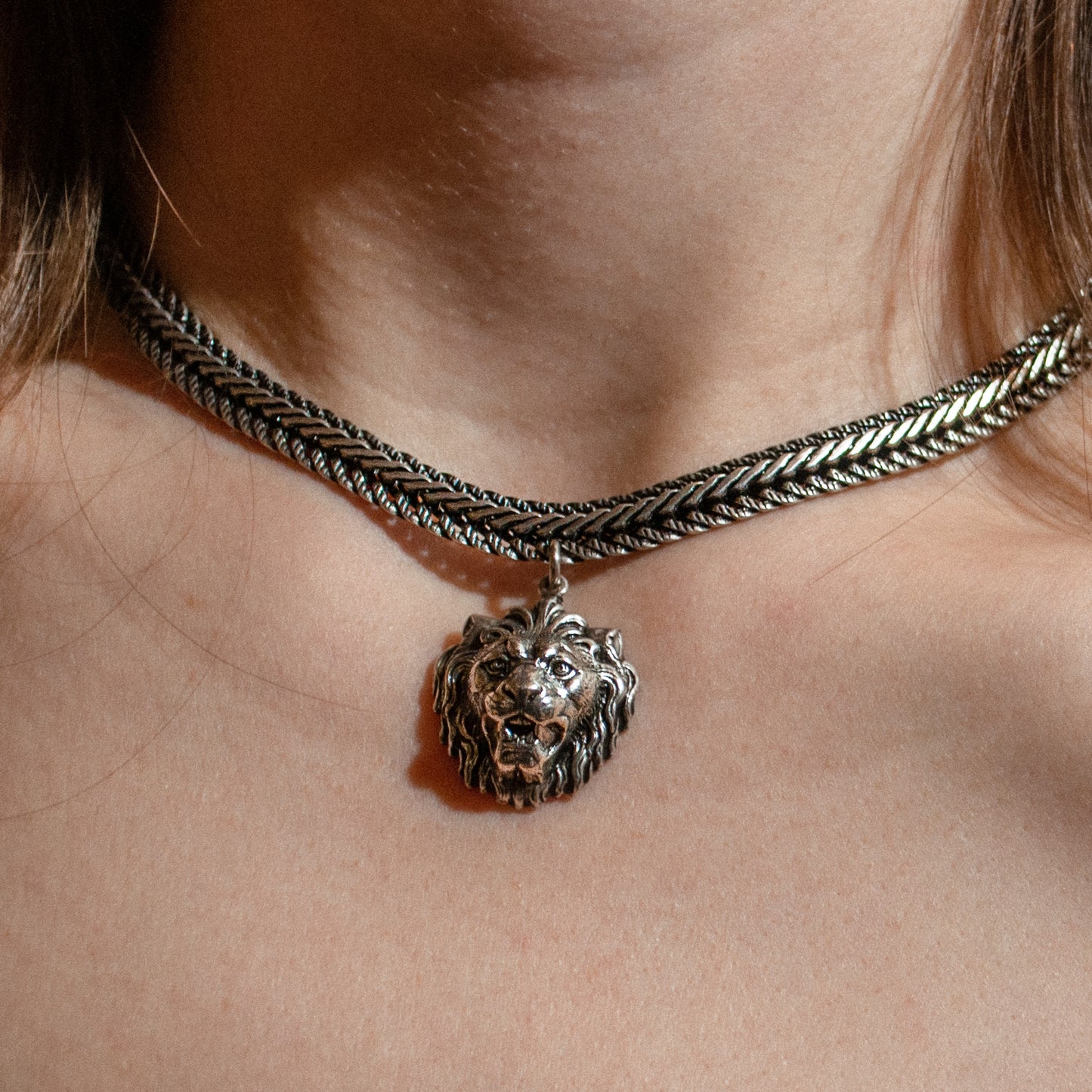 Choker Lion