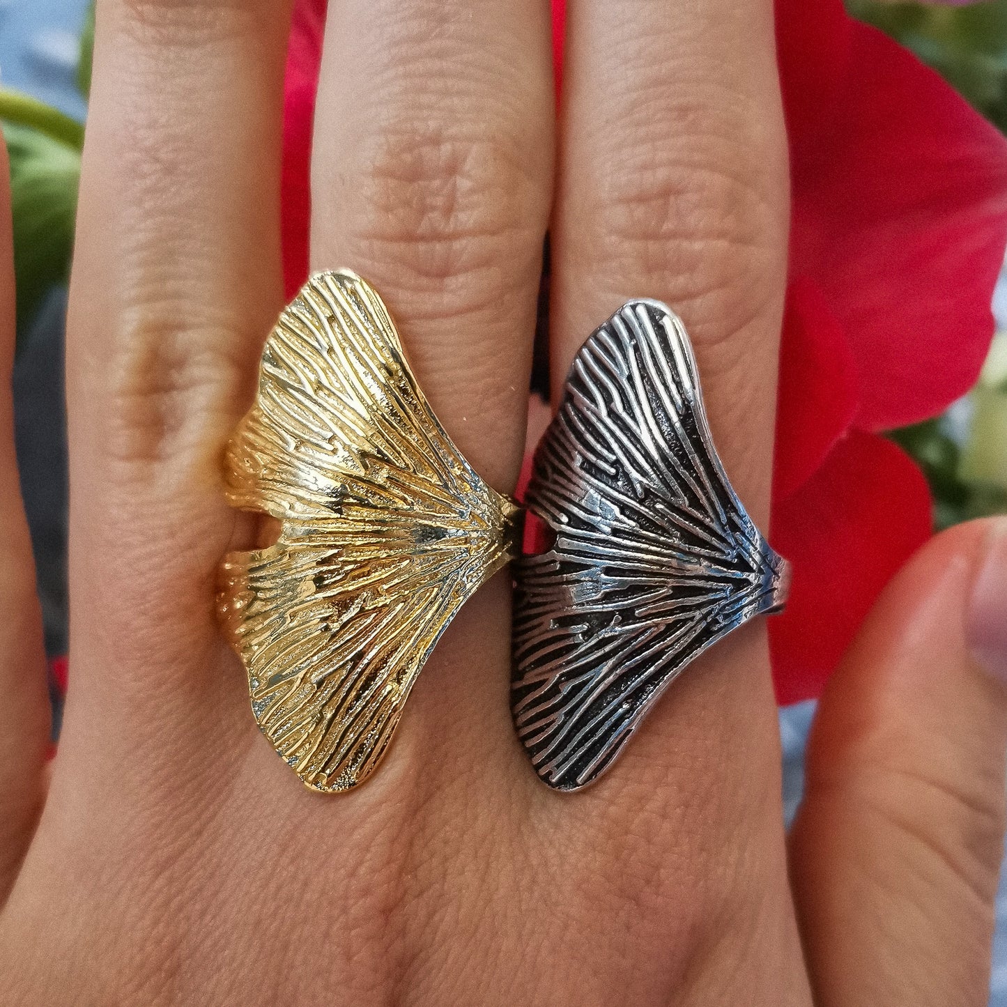 Small Ginkgo Leaf Gold Ring