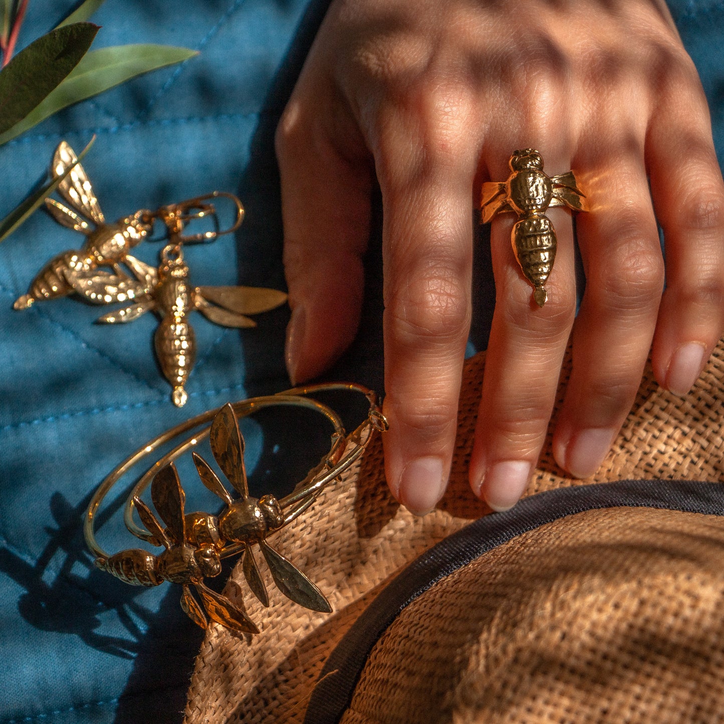 Queen gold earrings