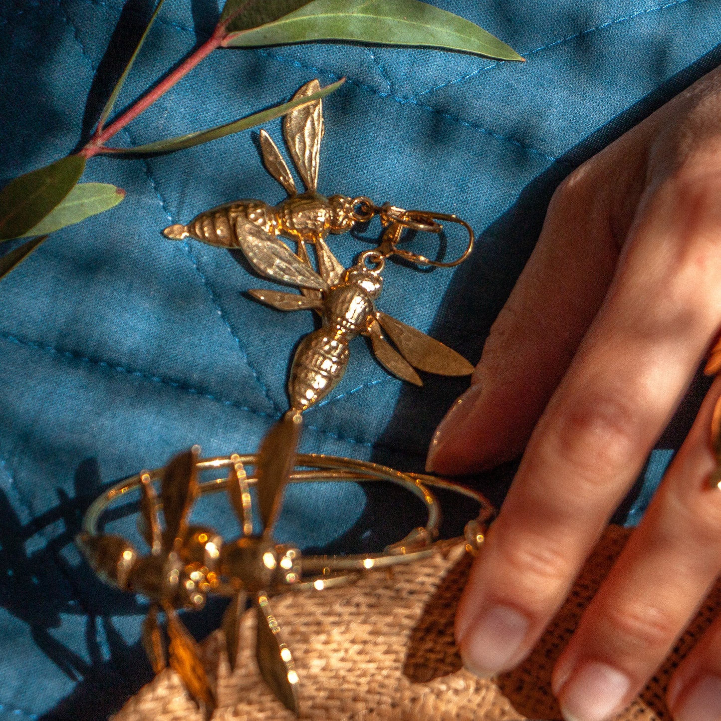 Queen gold earrings