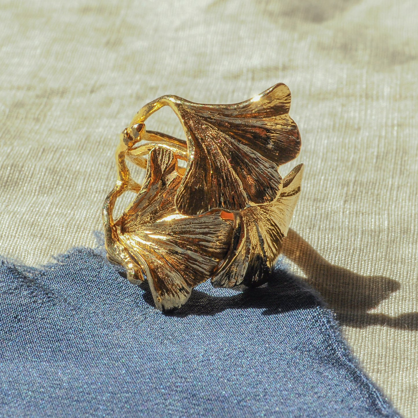 Ginkgo Tao gold ring