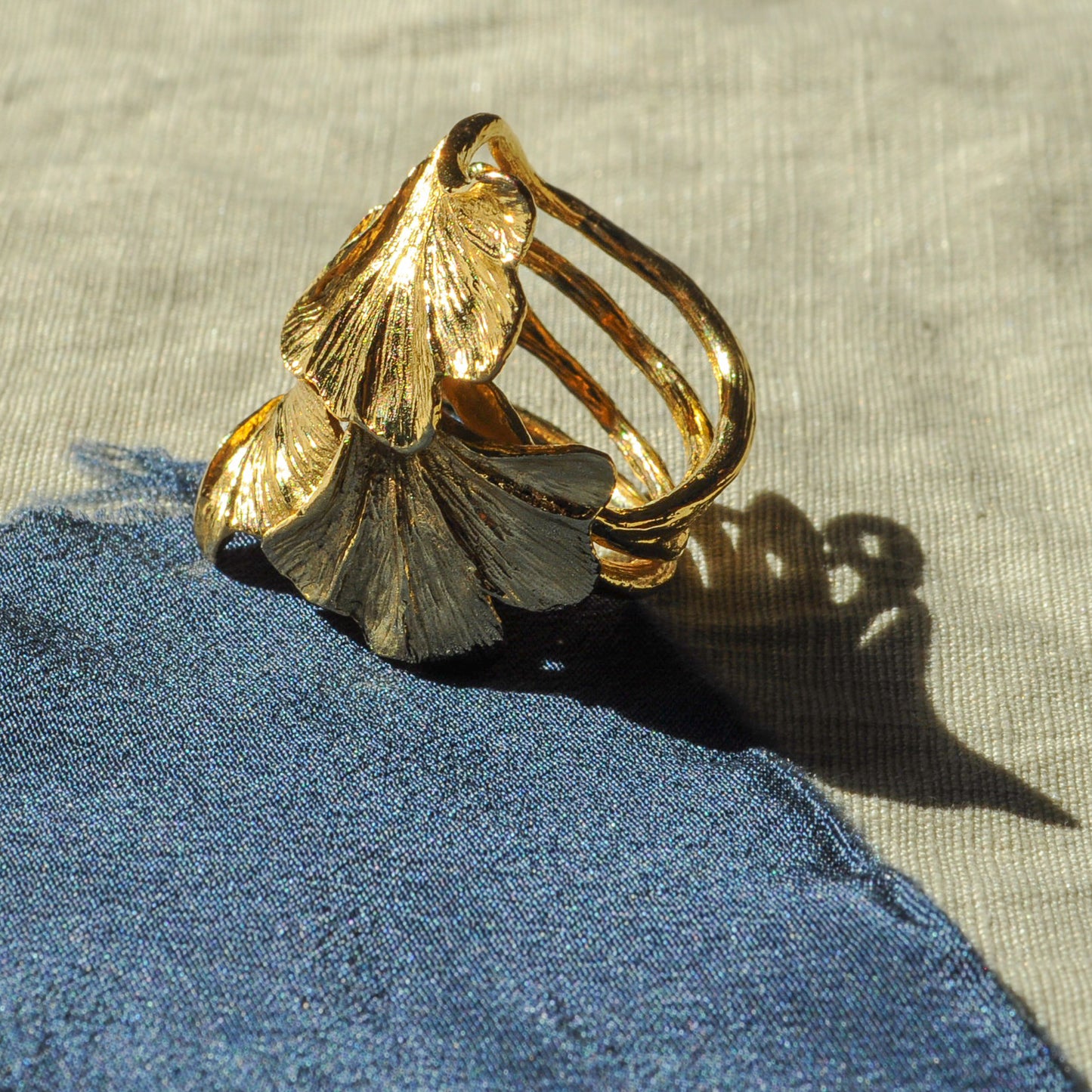 Ginkgo Tao gold ring