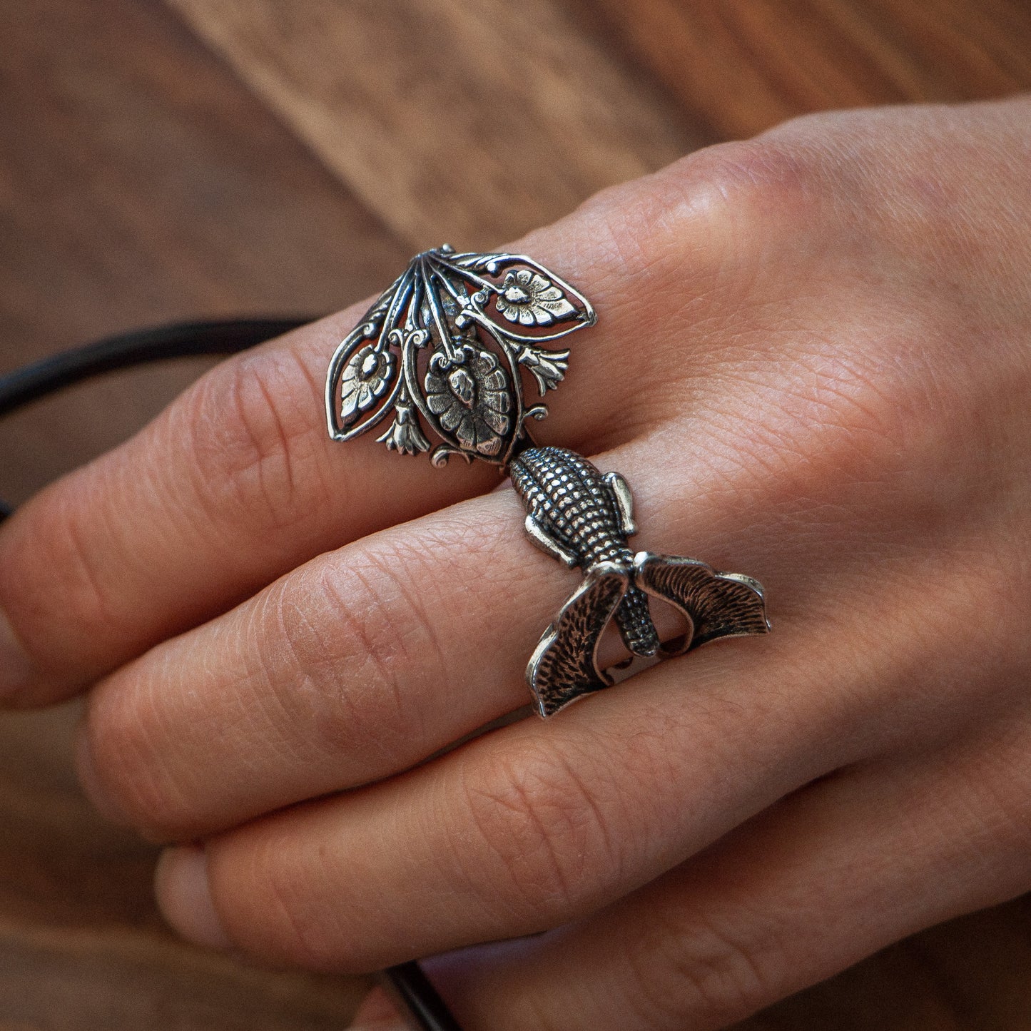 Crocodile Ginkgo ring