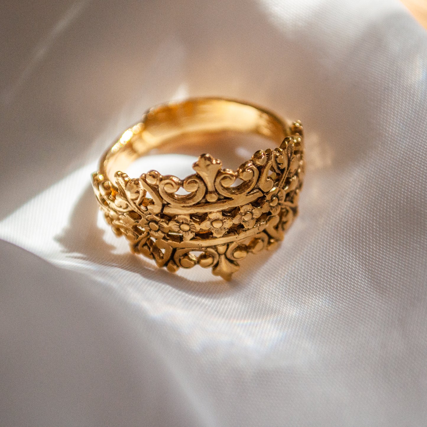 Little Baroque Gold Ring