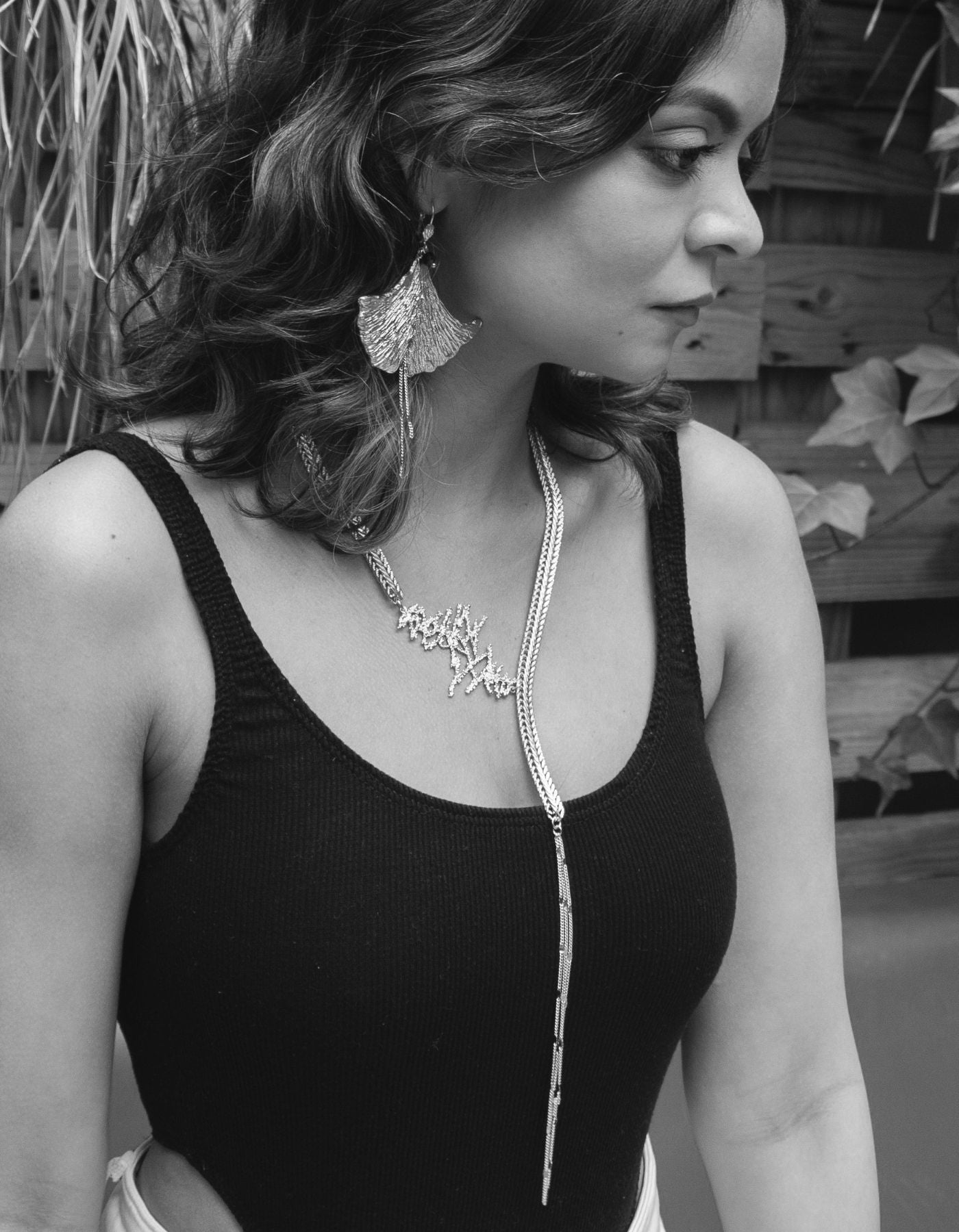 SEAWEED BIB NECKLACE