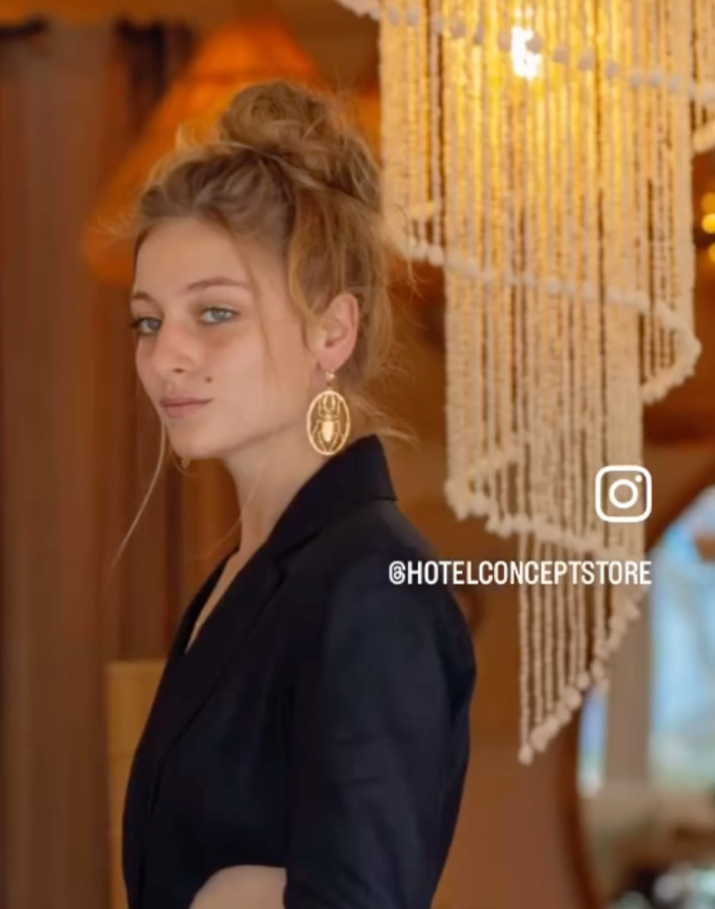 
                  
                    Boucles d'oreilles Scarabee Maddie dorées
                  
                