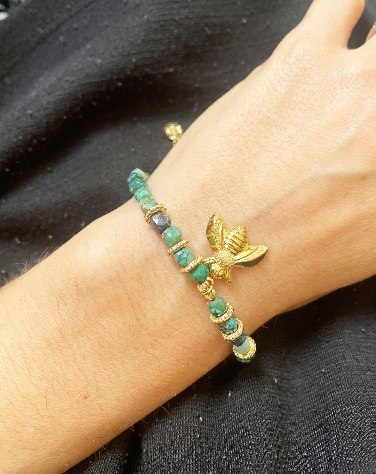 Bracelet Pierres fines et Abeille dorée