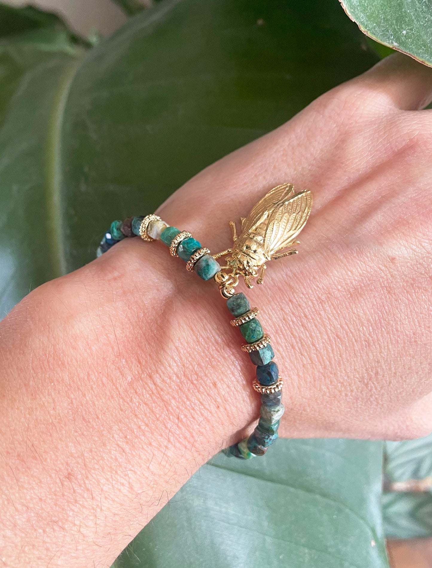 Bracelet Pierres fines et Cicada dorée