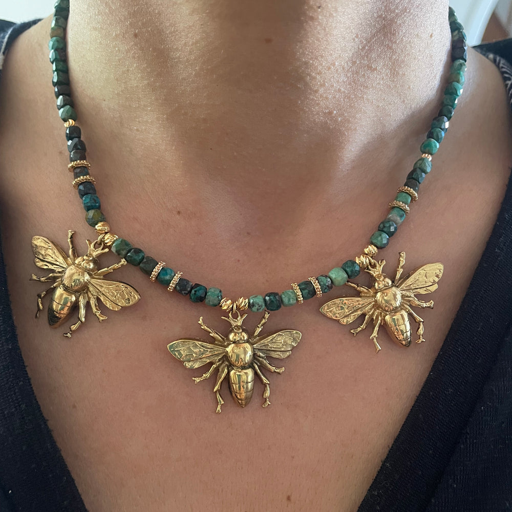 Collier Pierres fines et scarabée doré