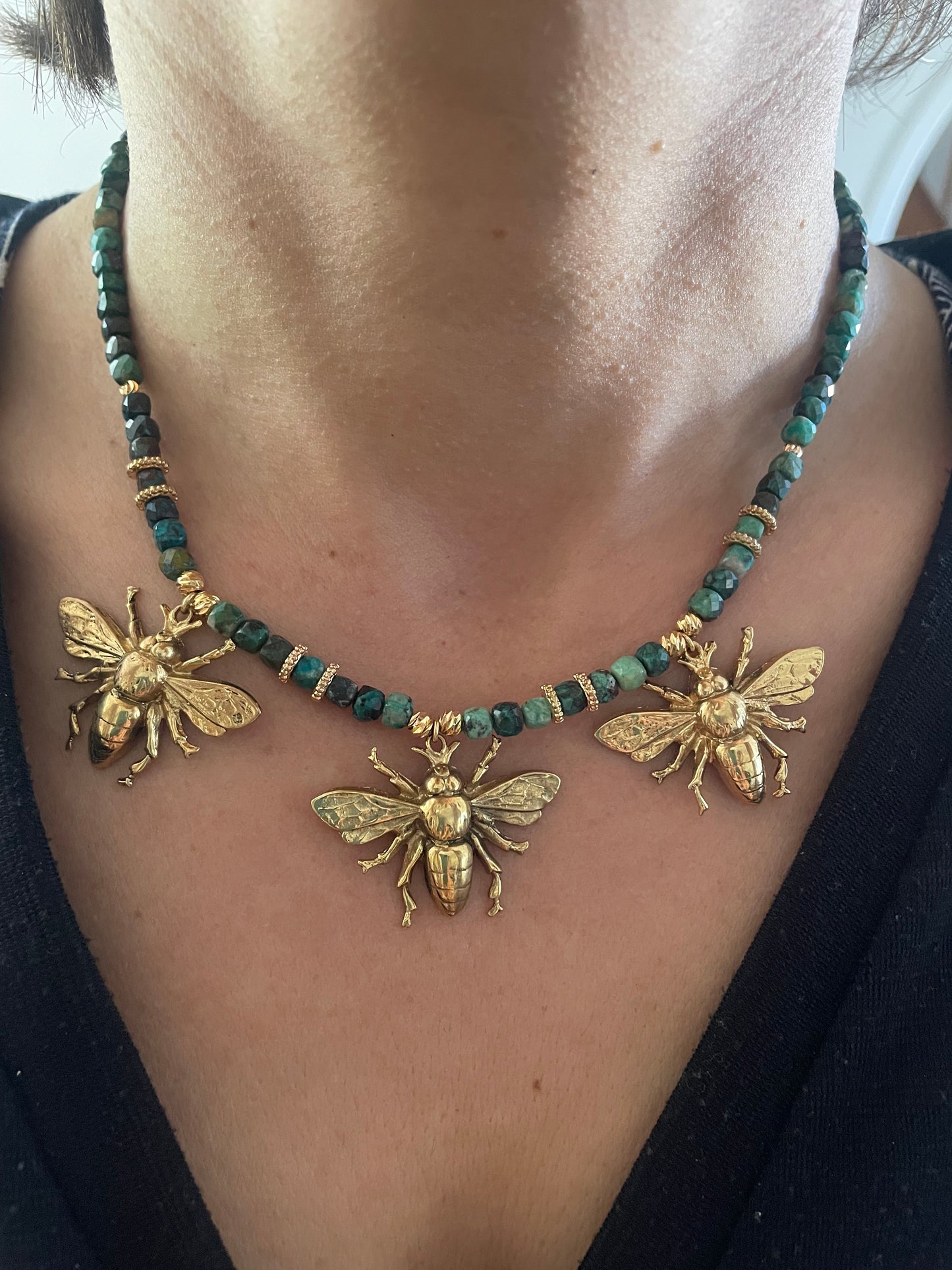 Collier Pierres fines et scarabée doré