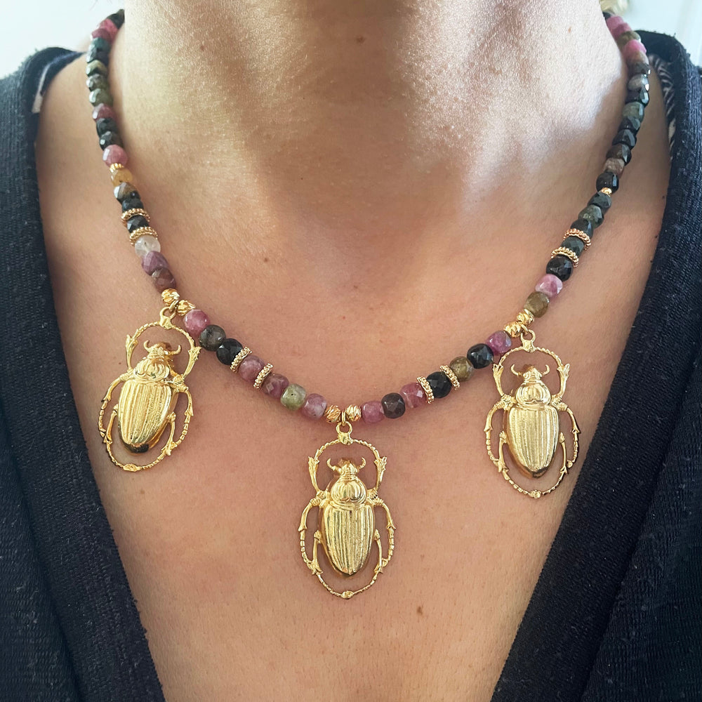 Collier Pierres fines et Scarabée Cléo doré