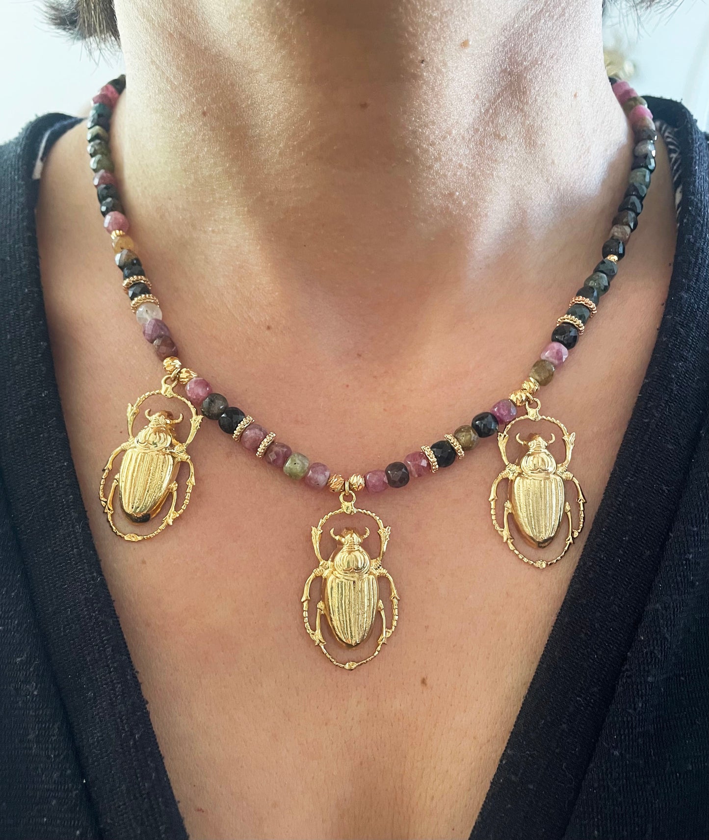 Collier Pierres fines et Scarabée Cléo doré