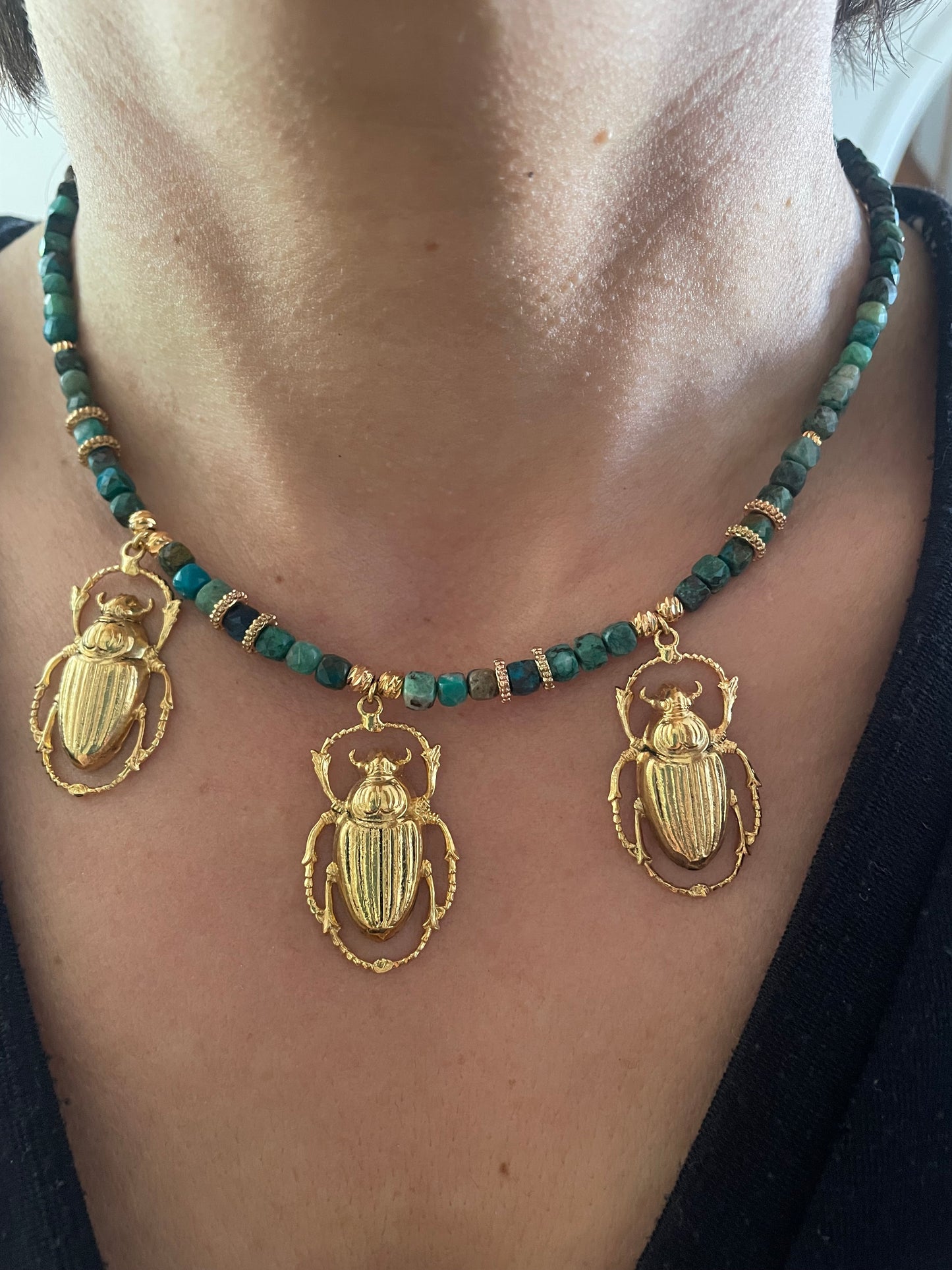 Collier Pierres et Scarabée Cléo doré
