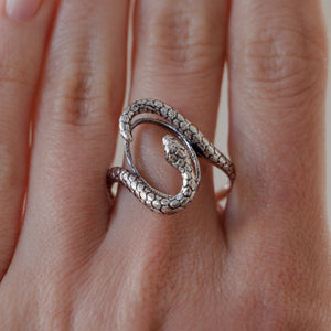 
                  
                    Bague Double Snake
                  
                
